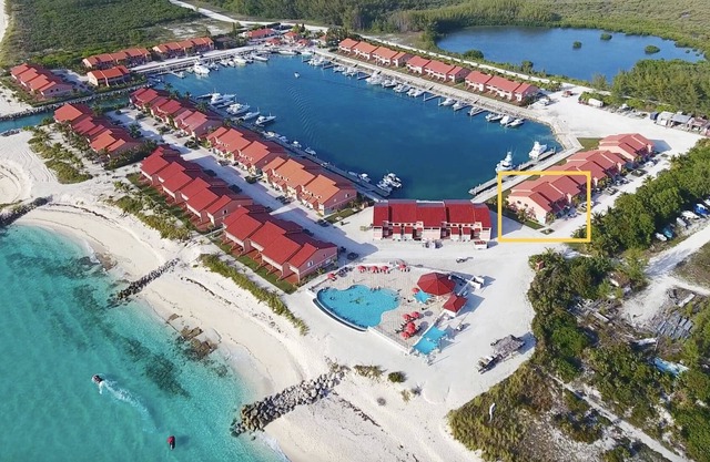 Marina & Ocean View - Infinity Pool & Beach!