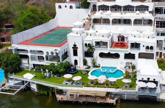 Marina Palace Teques