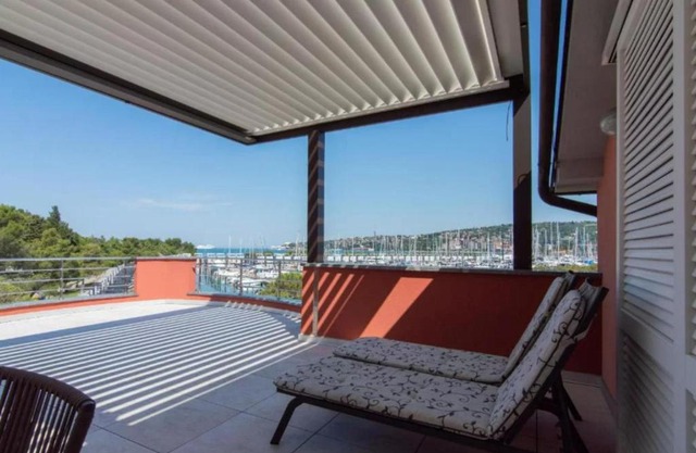 Marina Residence Seaview Penthouse BURIN 120