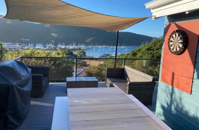 Marina views retreat w/artist guest studio
