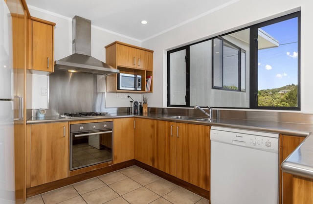 MARINA VIEWS - TUTUKAKA HOLIDAY HOME, family friendly in Tutukaka