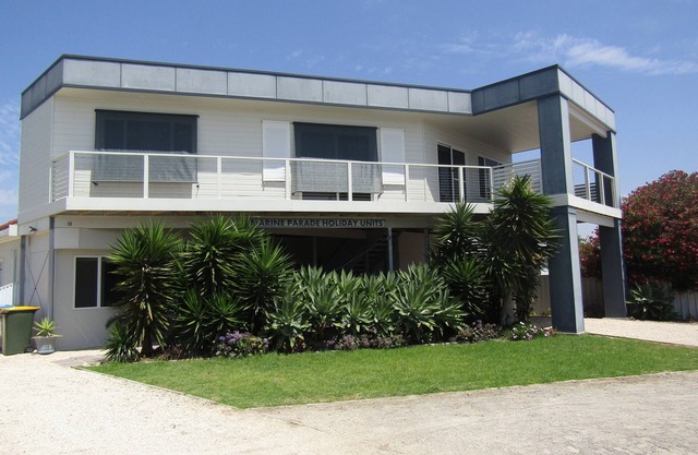 Marine Parade Holiday Unit 2- 3 bedroom downstairs unit- Off Peak Special!