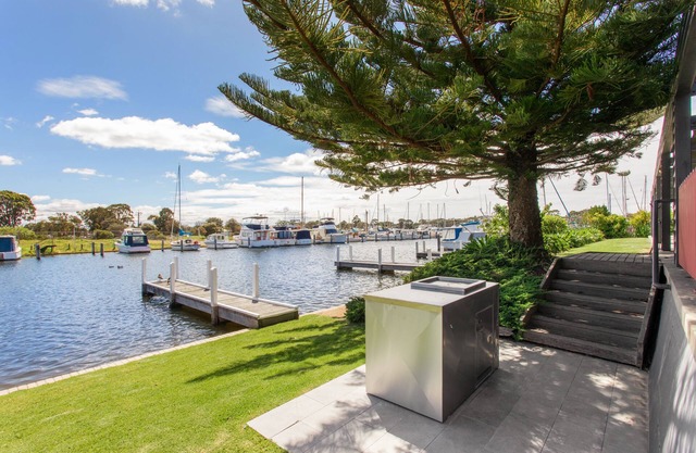 Mariners Cove at Paynesville Motel & Apartments