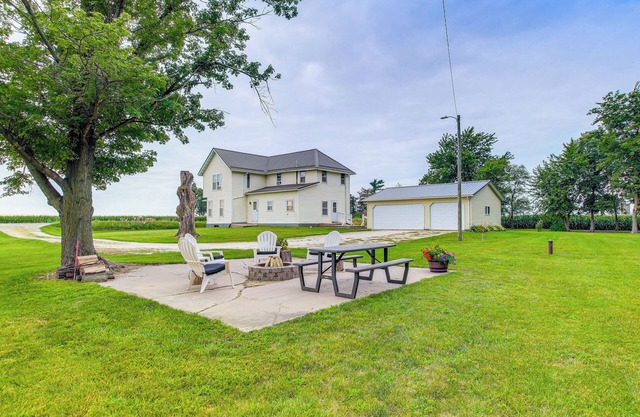 Marion Retreat w/ Patio, Grills & Fire Pit