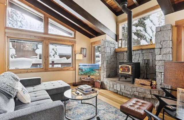 Mariposa Heights at Alpine - Ski Shuttle to Slopes - Wood Fireplace- Forest Views