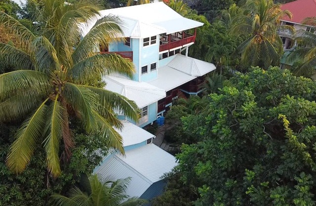 Mariposa Lodge