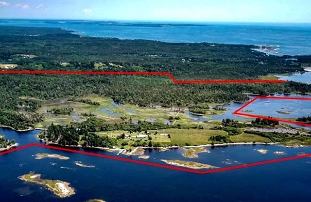Maritime estate with 4 miles of coastline, and an elegant 18th Century farmhouse
