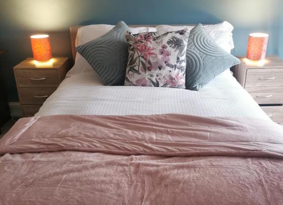 Market View, 1 bedroom unit in the heart of Leek