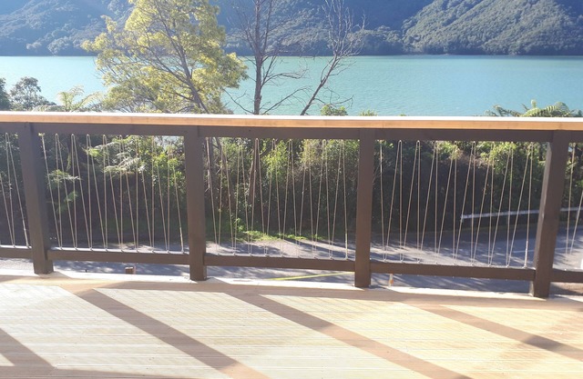 Marlborough Sounds Holiday Home Brand New Sea Views 3brm con cubierta grande