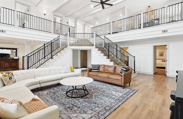 Marlin House Retreat Home w/ Pool! Perfect for large groups on 6 acres!