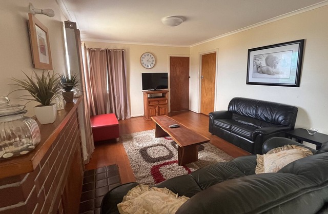 Marlo Beach House - A lovely two bedroom house located 150m away from the beach.