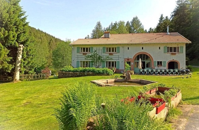 Casa de vacaciones para 14 personas en el campo, cerca de todos los servicios.