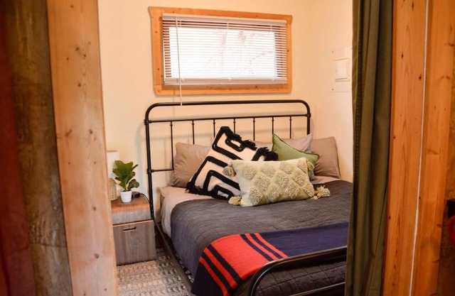 Marmot Mini Cabin (Unit 7) at The Woolly Bugger Inn