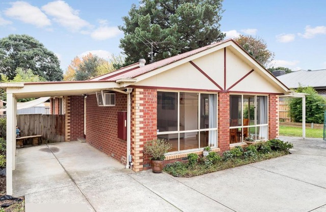 Maroondah Pet Friendly 3 Bedroom House in Kilsyth