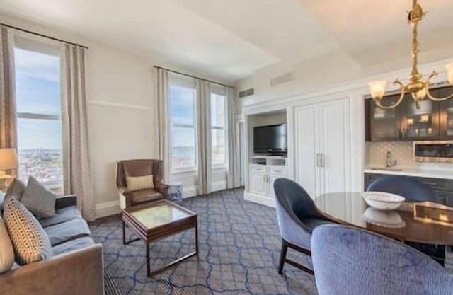 Marriott's Vacation Club. Pulse at Custom House Boston