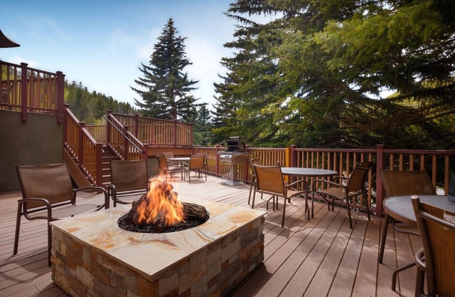 Marriott SteamSide-Douglas 1-bedroom villa in Vail Sleeps 4, 2 bathrooms
