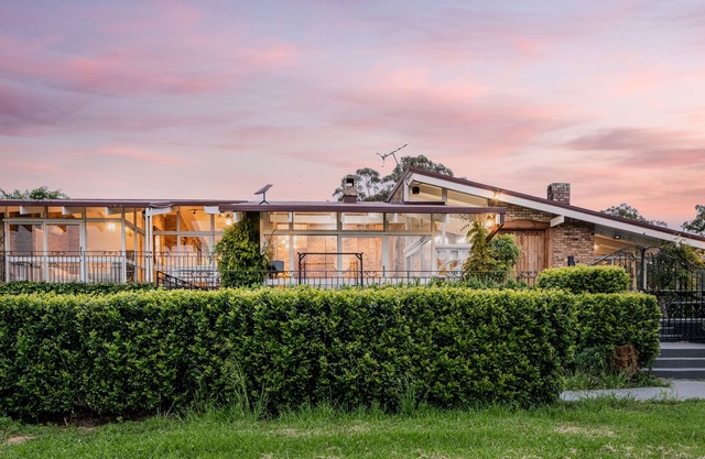 Mars: Explore Starlink with Luxe Farmhouse Getaway