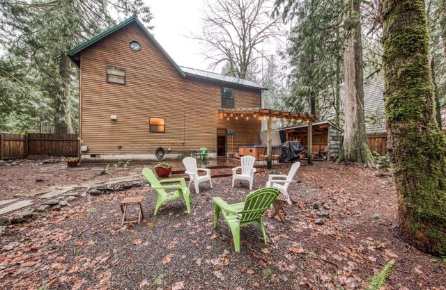 Marshall's Cabin in Rhododendron