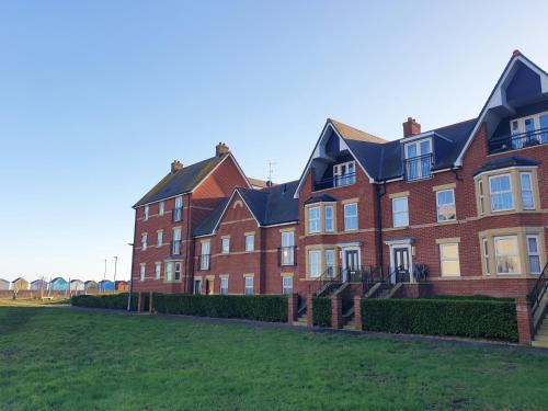 Martello Sunrise - Luxury 3-bedroom Seaview Beach House