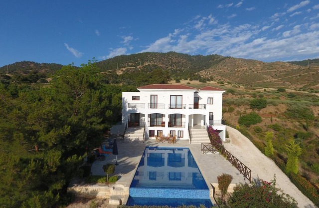 Martika Luxury Villa overlooking the Sea