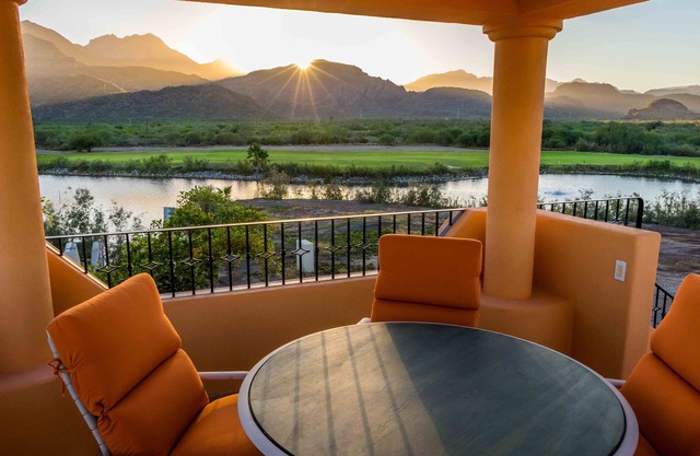Maravillosa vista a la montaña y al lago, Casa Encantada. Carrito de golf disponible por una tarifa adicional