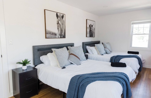 Marvelous 4-bedroom house in Woodlawn Heights, family friendly.
