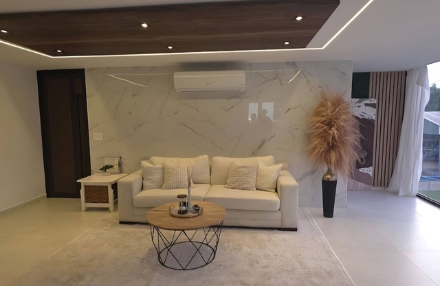 Marvelous 6-bedroom house with private Pool and AC in San Juan
