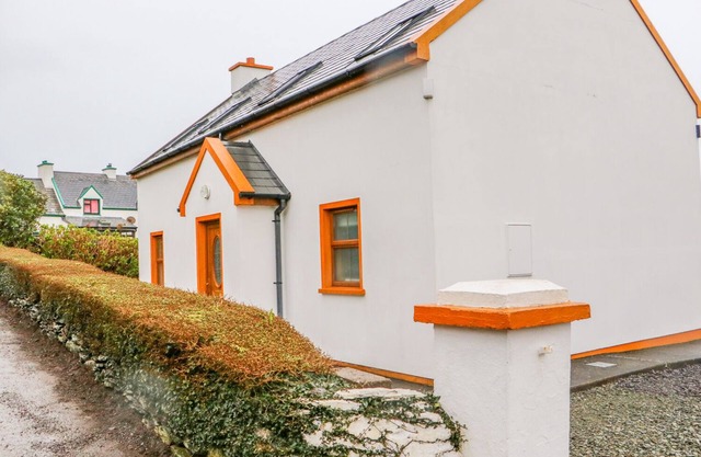 MARY AGNES COTTAGE, pet friendly in Allihies, County Cork