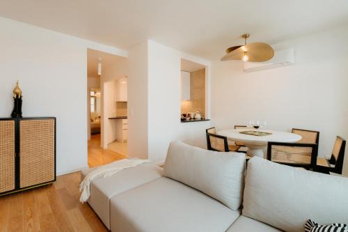 Mary Pink - NO 3C - Sublime Two-Bedroom Apartment