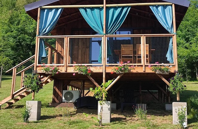 Maryflo hut ( 1)