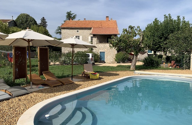 Mas Catalpa: top quality, big pool, a foodie's kitchen, next to river & vineyard