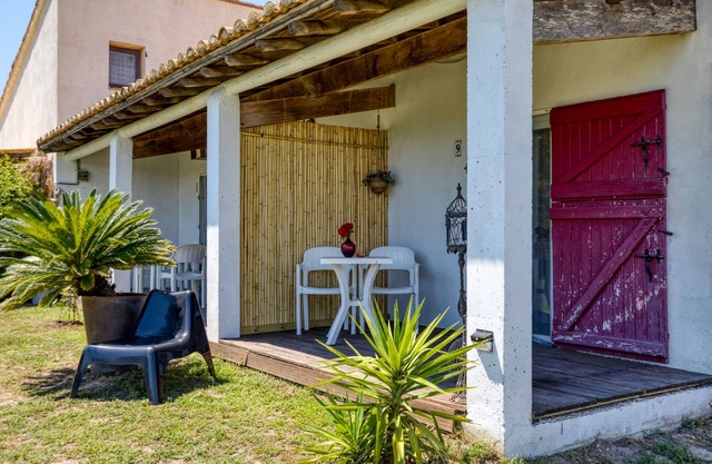 'Mas des Cypres - Mazet 9' con terraza privada, jardín compartido y Wi-Fi