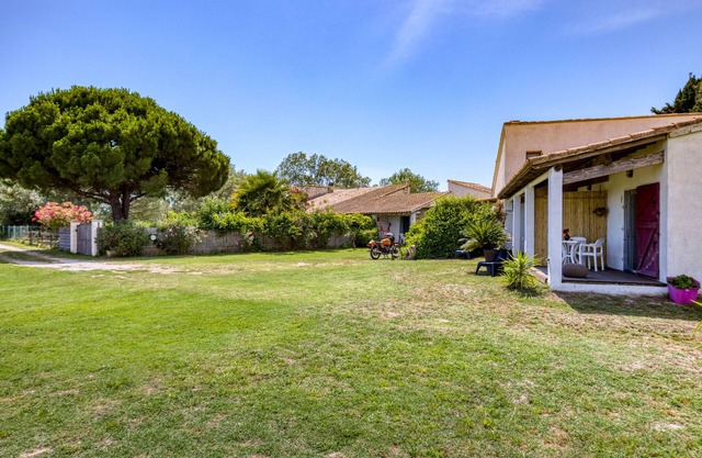 'Mas Des Cypres - Mazet 5' con terraza privada, jardín compartido y Wi-Fi