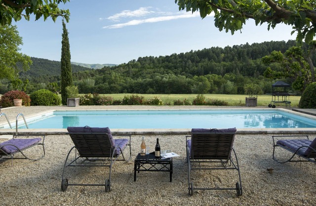 Mas du Grand Saint Julien between vines and lavender