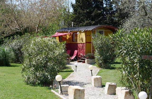 MAS MAURANE-Roulotte avec SPA privé aux portes d'ARLES