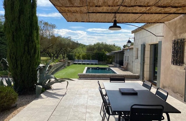 Mas en les Alpilles - vista impresionante, cerca de Baux de Provence, piscina privada