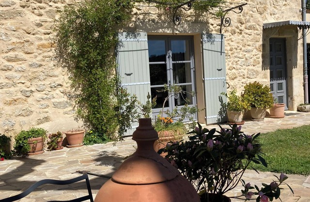 Mas provençal, in the vineyards near the historic village center