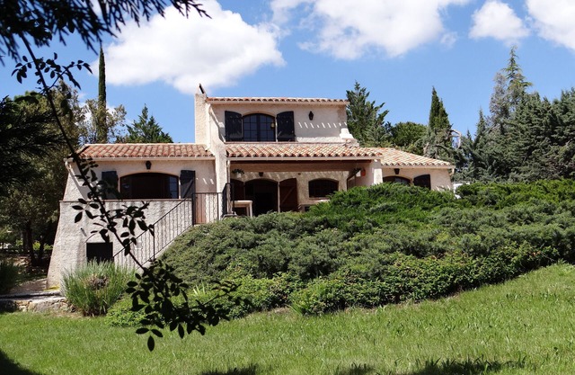 Mas provençal in private and secure estate, large shaded terrace