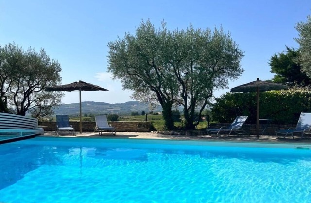 Mas Provençal D'exception, Avec Piscine Privée, Billard, Baby Foot, Balnéo