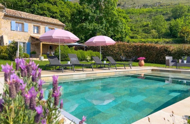 Mas provençal avec piscine