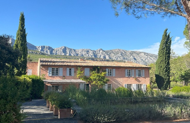 Casa de campo provenzal piscina de tenis privada magnífica vista cerca de Aix en Provence