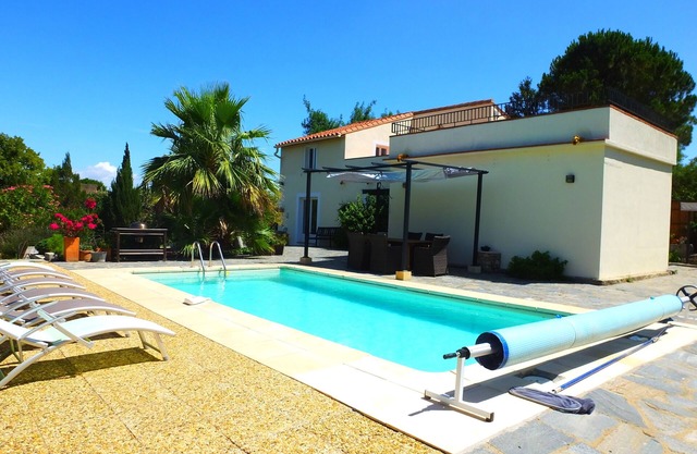 Villa Mas Sifon con vistas a las montañas, un gran jardín y piscina climatizada de agua salada