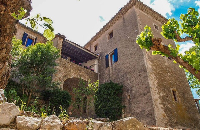 MAS THOMAS: BARJAC, ROCHEGUDE- BETWEEN GORGES DE L'ARDECHE AND UZES