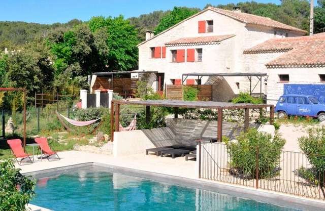 Mas tour du Monde - Eclectic 16th century farmhouse near river with private pool