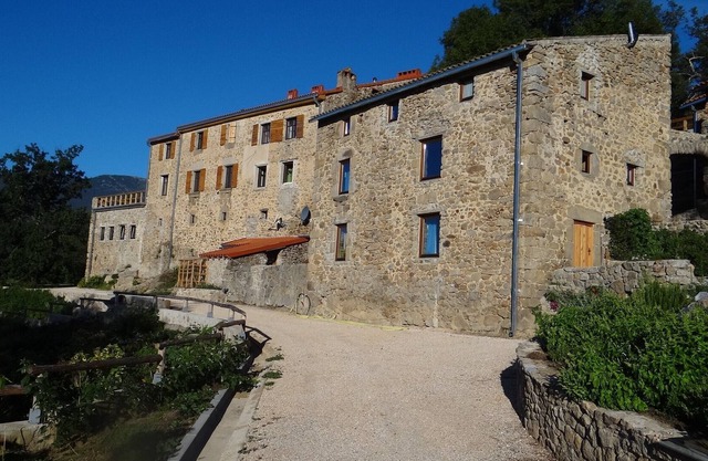 Mas Vilalte, una antigua mansión inmersa en las laderas boscosas del monte Canigo