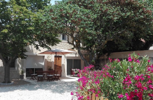 MAS WITH SWIMMING POOL GORDES /ISLE SUR SORGUES 15MM