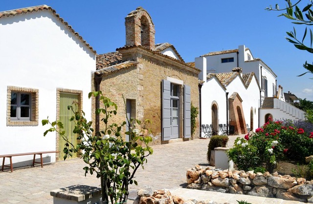 MASSERIA CELENTANO RELAYS & AGRITURISMO