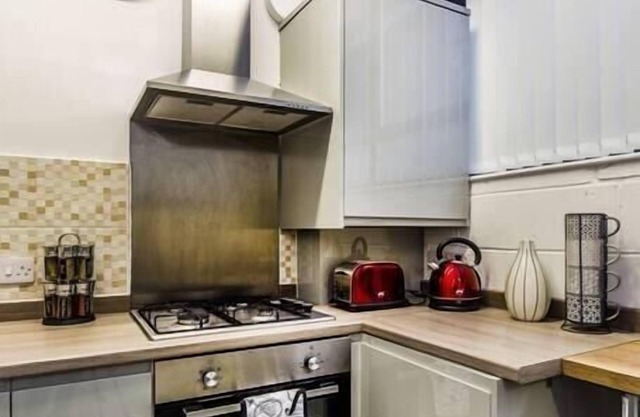 MASSIVE 3000SQ FT WAREHOUSE FLAT Amazing Apartment with Recreational Activit...