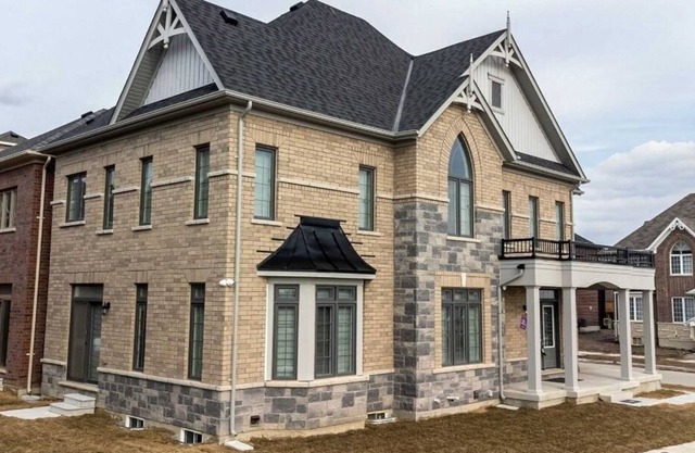MASSIVE DETACHED LUXURY HOME