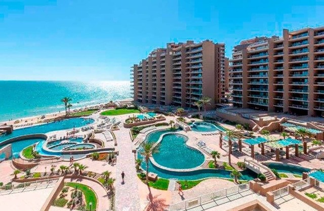 Unidad de la esquina de Las Palomas con un enorme patio envolvente - 3 habitaciones y 3 baños